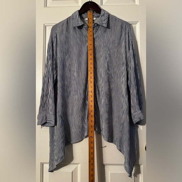 RO & DE Small Blue White Striped Railroad Hi Lo Shark Bite Hem Button Up Blouse - Picture 7 of 10